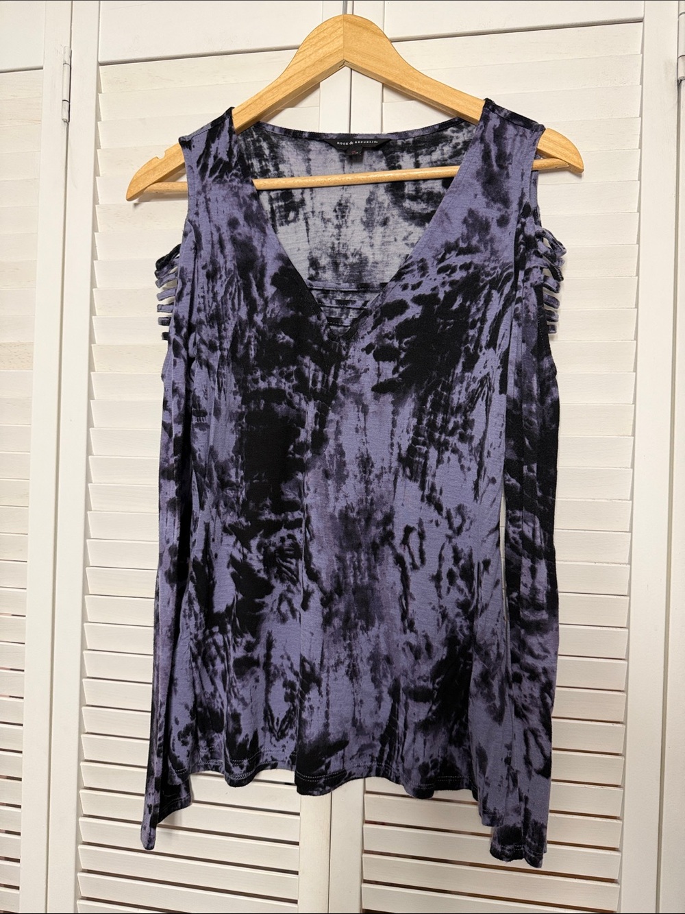 Sleeveless Purple Tie-Dye V-Neck Top